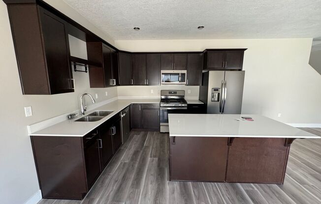 3 beds, 2.5 baths, $1,695, Unit # #C