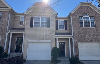 2152 WHISPERING WAY
