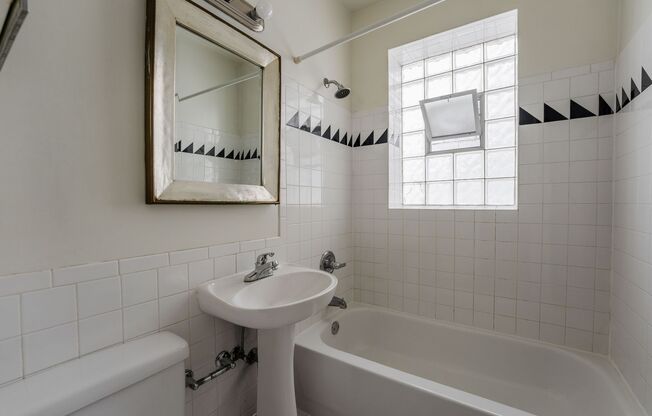 Studio, 1 bath, $1,100, Unit 840-505