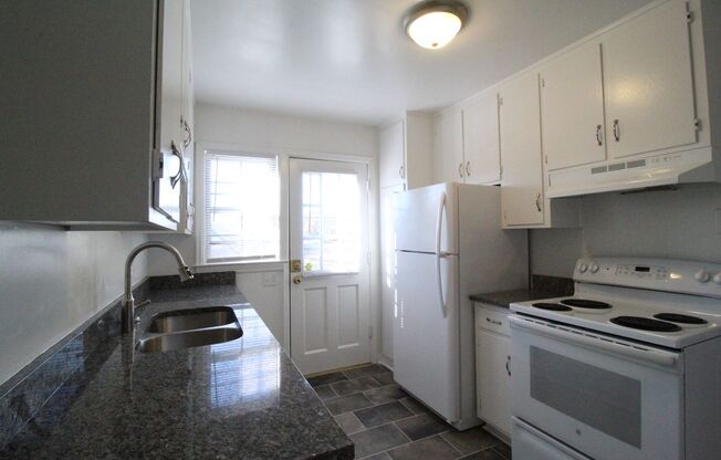 2 beds, 2 baths, $1,400, Unit 7612 TERRACE