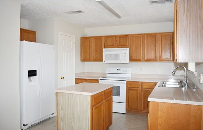 Lovely 3-2-2 in Ft. Worth in Desirable Location!
