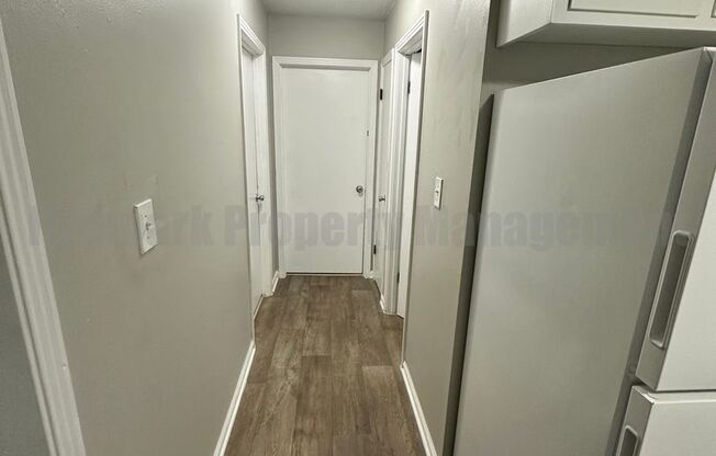 2 beds, 1 bath, 850 sqft, $899, Unit A