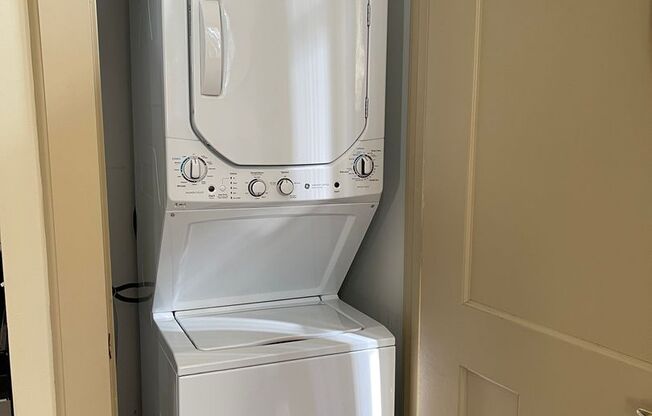 1 bed, 1 bath, 648 sqft, $1,095, Unit 1517 S. Theresa Ave. #101