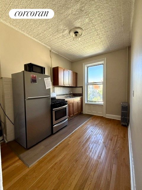 94 5 AVE