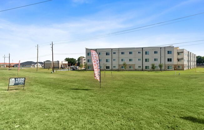 1 bed, 1 bath, 712 sqft, $1,385, Unit 214