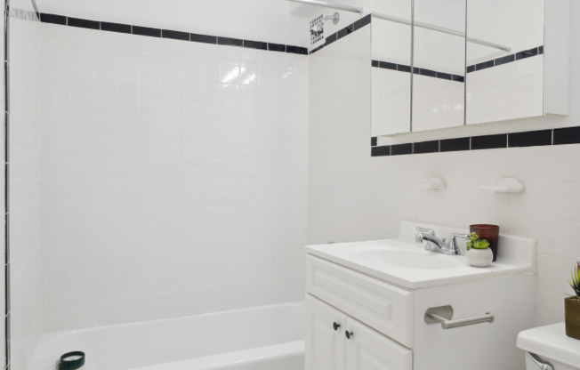 2 beds, 1 bath, $4,600, Unit 6K