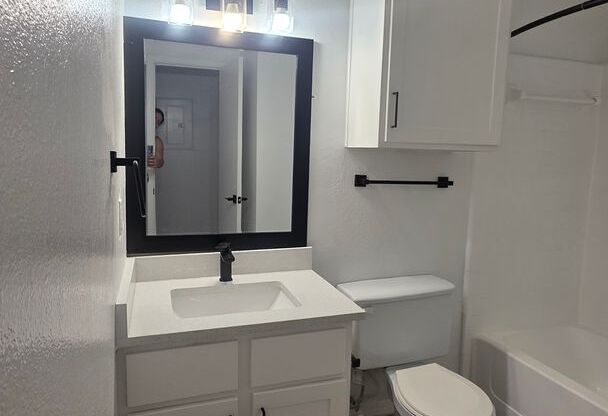 2 beds, 2 baths, 877 sqft, $1,299, Unit 0610