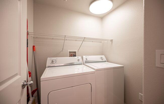 3 beds, 2 baths, $1,600, Unit # 274