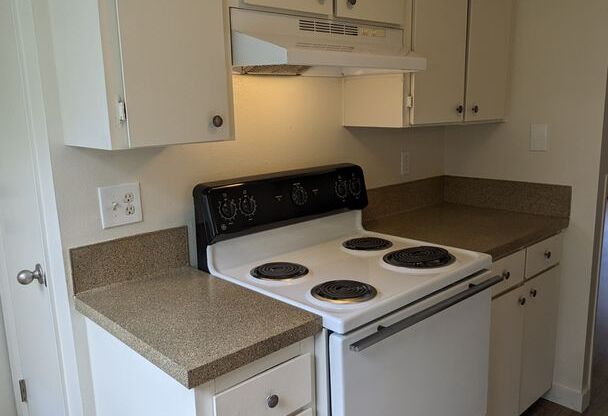 3 beds, 1.5 baths, 1,500 sqft, $1,893, Unit 2712-3