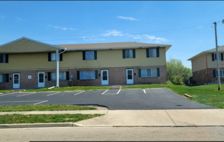 2 beds, 1.5 baths, $1,195, Unit 2999 Benchwood Road