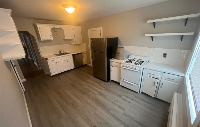 2 beds, 1 bath, 1,000 sqft, $2,600, Unit 10