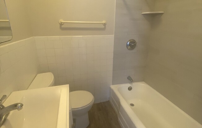 1 bed, 1 bath, $2,000, Unit 7