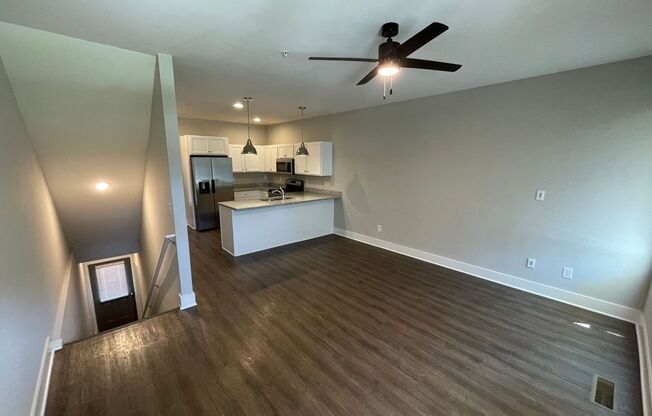 3 beds, 3.5 baths, 1,568 sqft, $2,505, Unit Unit 305