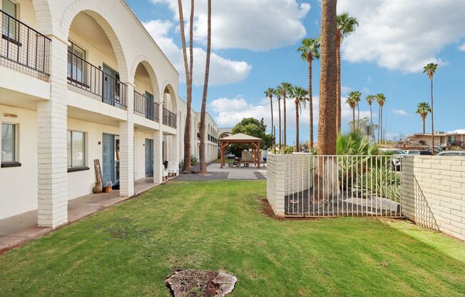 First Month Free! Beautiful East Mesa Apartment - Large and Spacious!