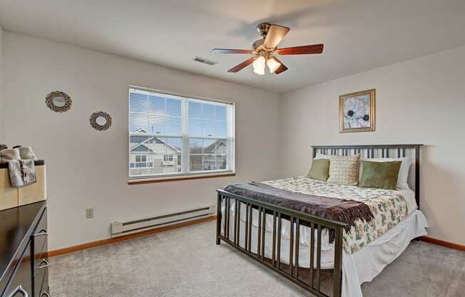 Arbor Ridge Bedroom, Weidner Real Estate Properties Apartments for rent Milwaukee, WI