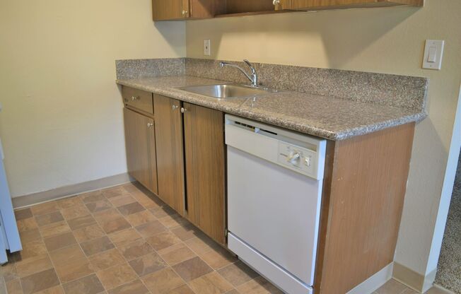 2 beds, 1 bath, 785 sqft, $1,295, Unit FQ 319