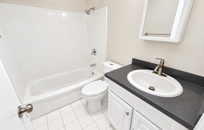 1 bed, 1 bath, 586 sqft, $1,745, Unit 402