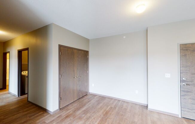 3 beds, 1 bath, 1,003 sqft, $1,255, Unit 321-2210