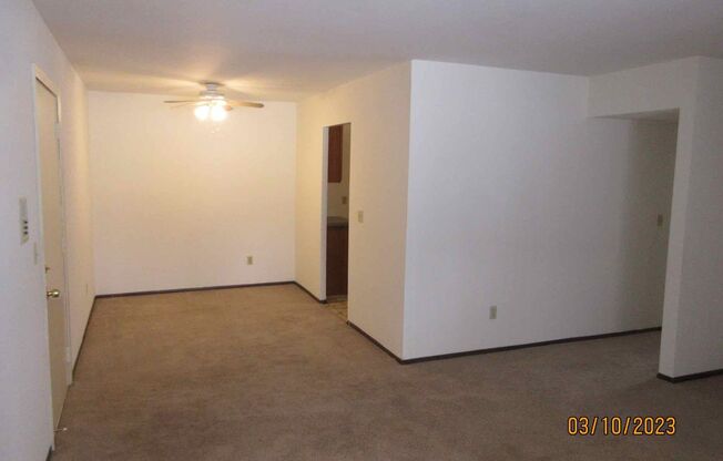 2 beds, 1 bath, $1,075, Unit 15621 - 03