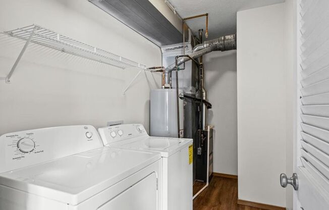 2 beds, 1 bath, 1,150 sqft, $981, Unit 2-09