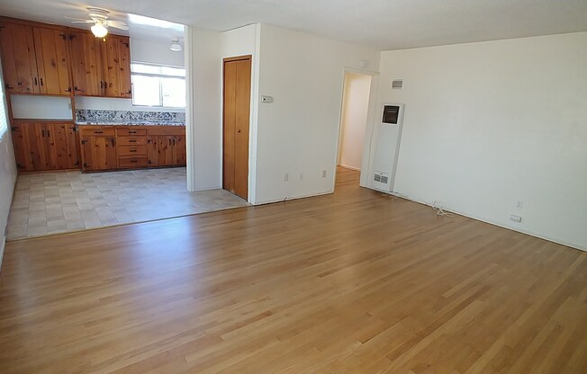 North Ave. 4575 ***