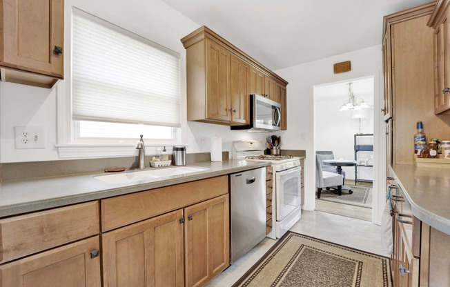 340 S LDG LN