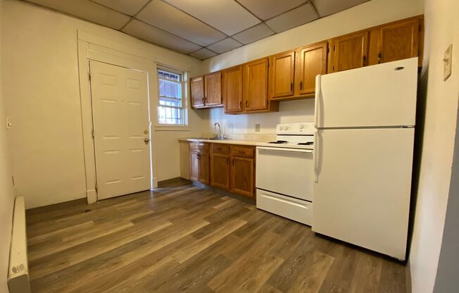 Great One Bedroom on Fifth Ave in Oakland! Amazing Campus Location! Call Today!