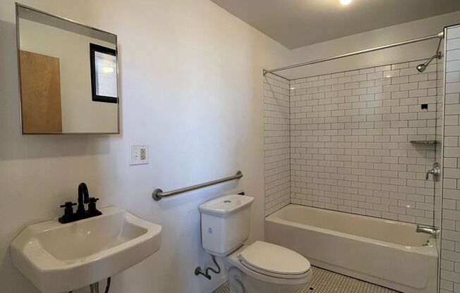 Studio, 1 bath, $925, Unit 1D