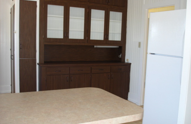 Charming 3 bedroom, 1 bath house with garage in Kaimuki!