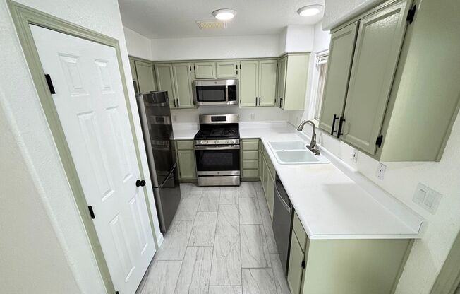 Gorgeous 4Bed/2Bath home located in Ranch House Estates