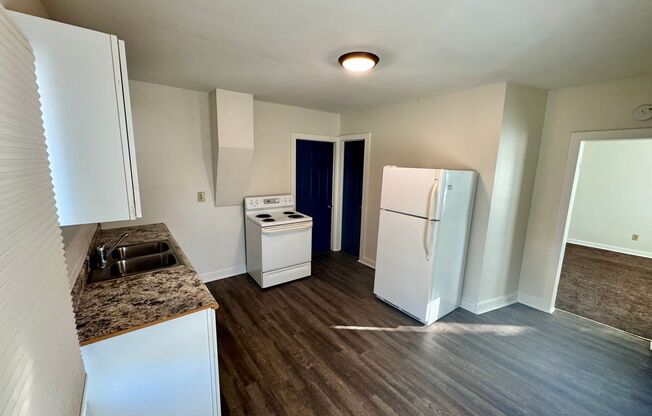 2 beds, 1 bath, 800 sqft, $925, Unit 703