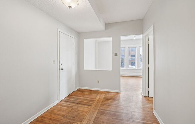 2 beds, 1 bath, 720 sqft, $1,395, Unit 102