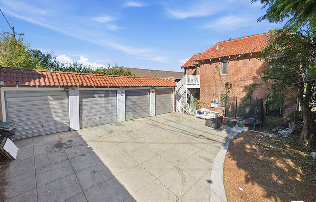 1097 S ORANGE DR
