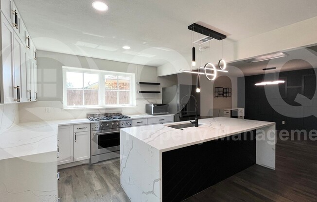 1520 ARMSTRONG DR