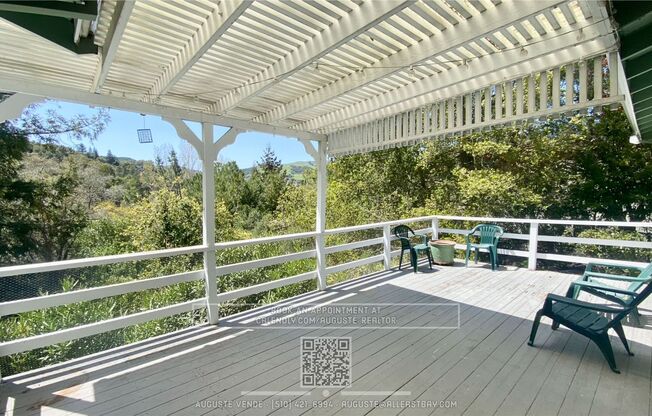 Lovely and RARE 3/2 single level home in Orinda on over 1/2 acre lot within walking distance to town