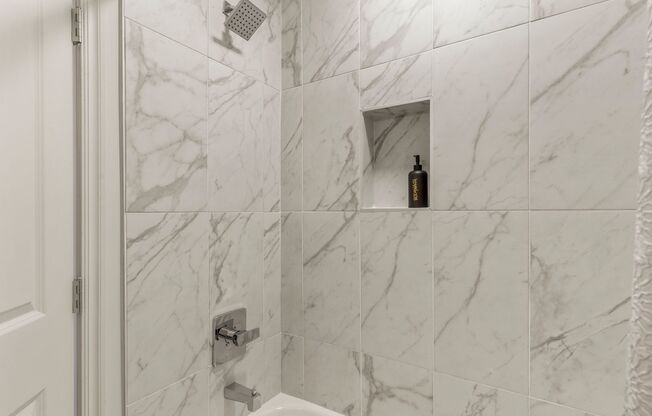 1 bed, 1 bath, 570 sqft, $950, Unit 82-102