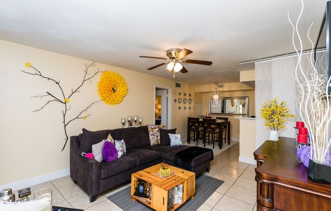 Beautiful Condo with two bedrooms and two full bathrooms across from Celebration, FL