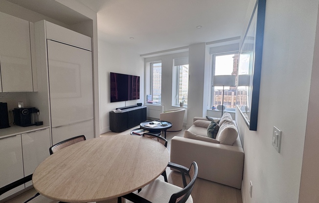 2 beds, 2 baths, $7,775, Unit 2806