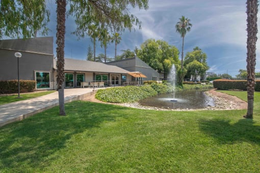 Rivercrest Apartments in College-Glen