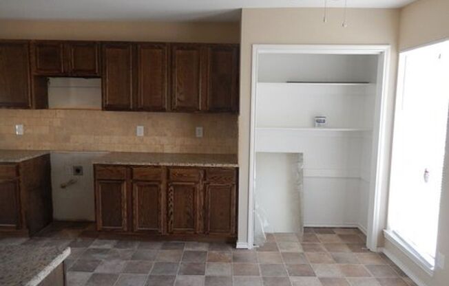 3 Bedroom, 1 1/2 Bath in Casa View!