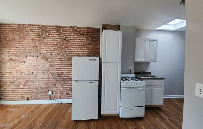 Studio, 1 bath, $825, Unit 2414 Saint Paul Street - 4