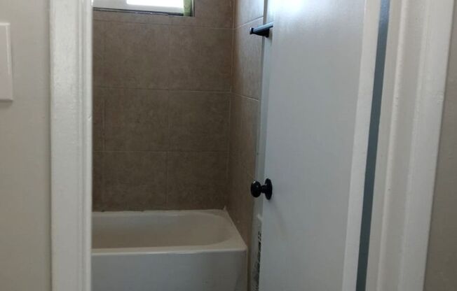 1 bed, 1 bath, $1,995, Unit 11