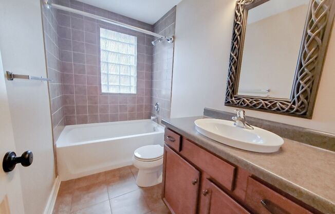 1 bed, 1 bath, 650 sqft, $1,195, Unit 609 - Unit 202 A817