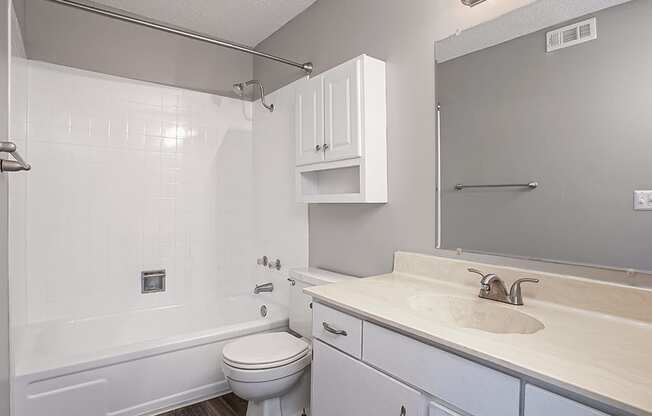 Apartment with full bathroom