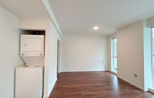 Studio, 1 bath, 450 sqft, $1,475, Unit 108