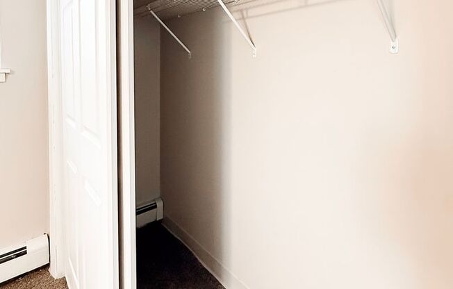 2 beds, 1 bath, 900 sqft, $1,299, Unit 171-01R