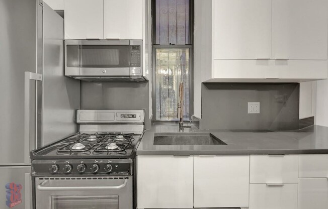 2 beds, 1.5 baths, $5,495, Unit A