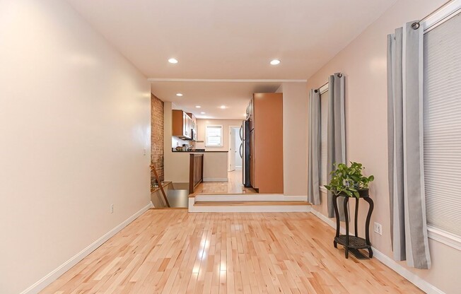 10 1/2 HANCOCK ST