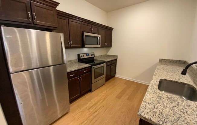 1 bed, 1 bath, 775 sqft, $1,550, Unit Apt 202