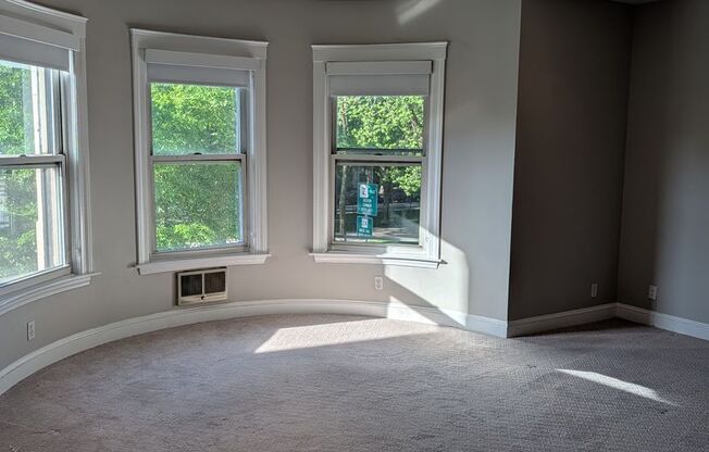 2 beds, 2 baths, 1,300 sqft, $5,300, Unit 202